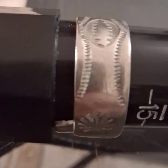 VINTAGE NATIVE AMERICAN NAVAJO SILVER RING